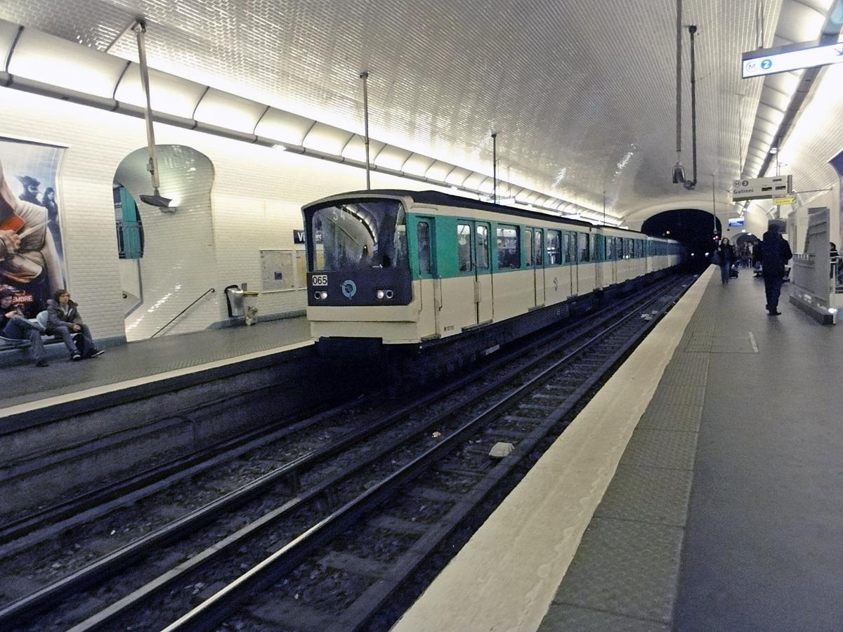 Station Villiers de la ligne 3 du métro de Paris, France 