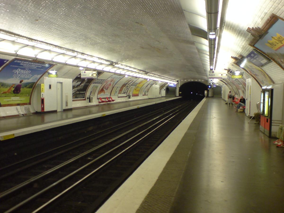 Metrobahnhof Charenton - Écoles 