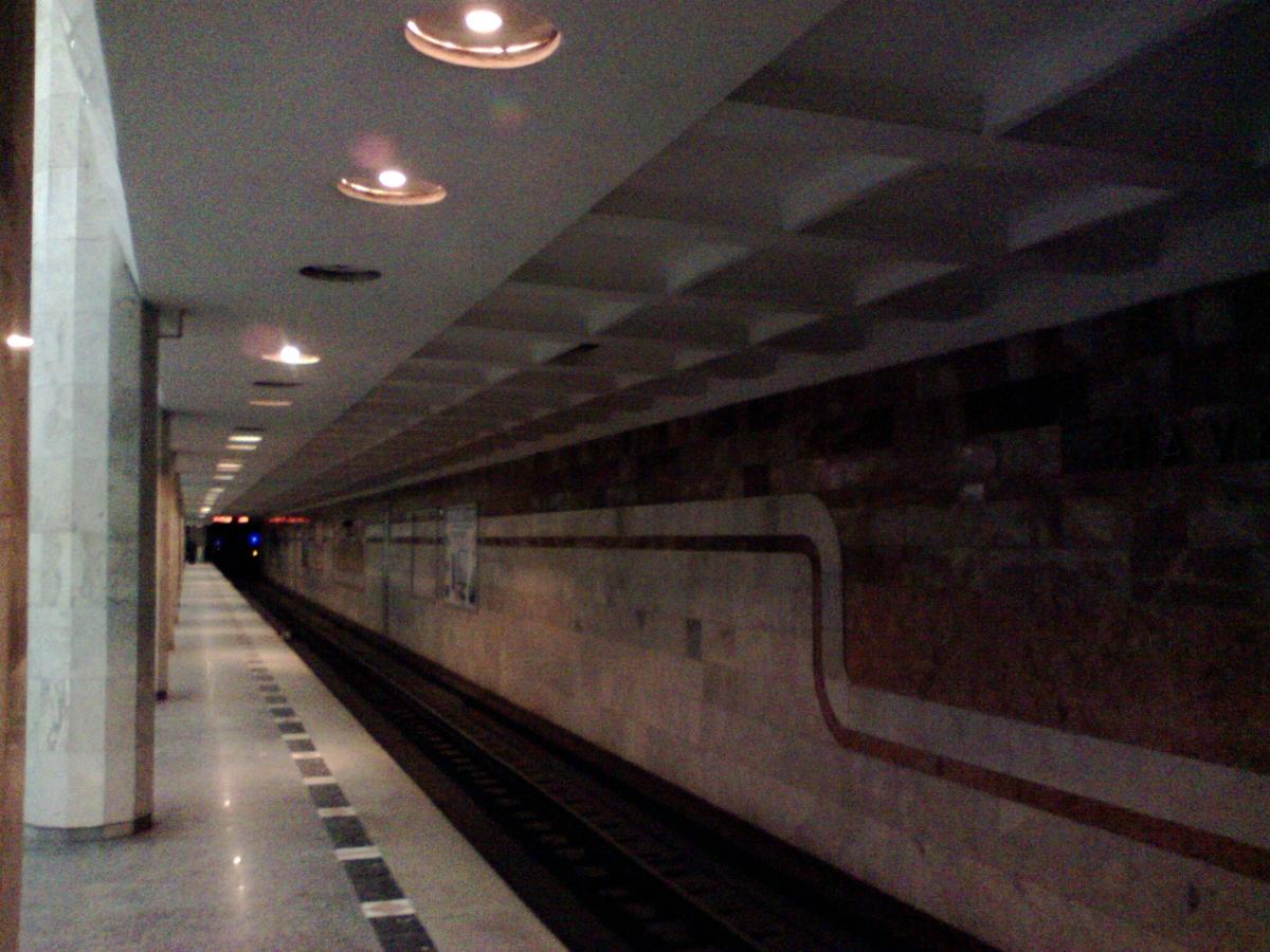 Metrobahnhof Naukova 