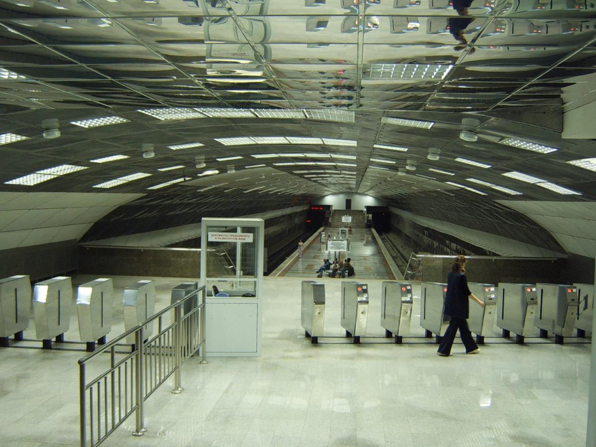 Beryozovaya Roshcha Metro Station 