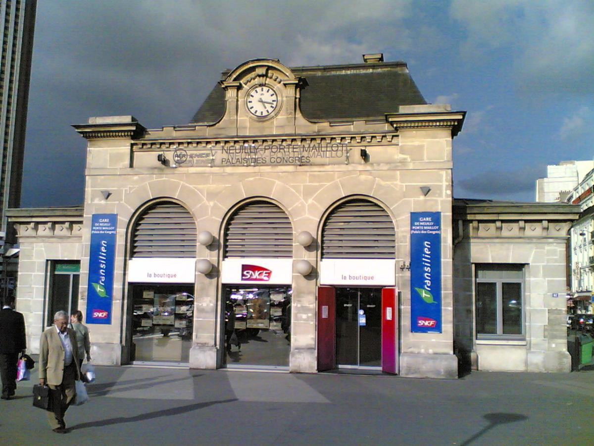 Neuilly - Porte Maillot Station 