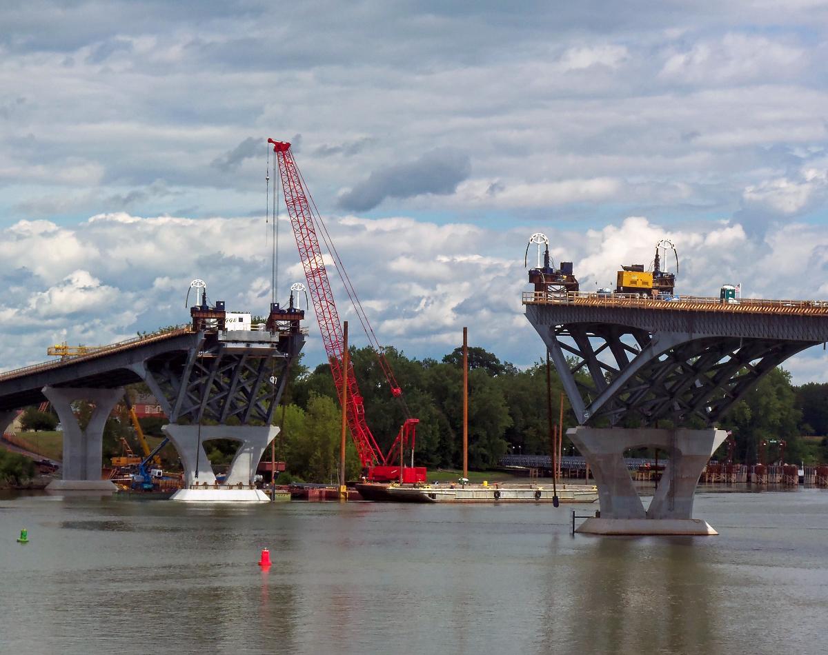 New Crown Point Bridge under construction between states of New York and Vermont 
