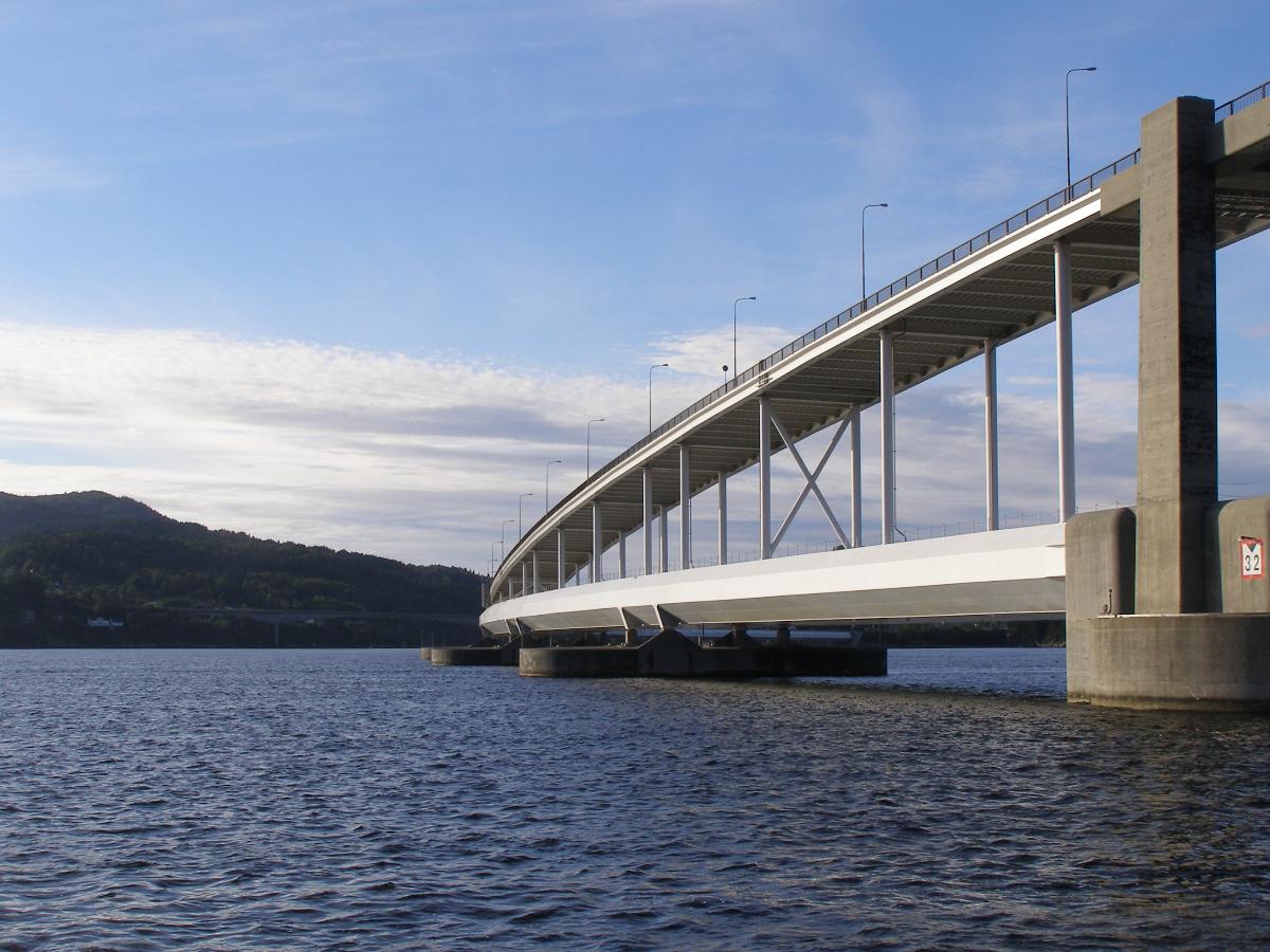 Nordhordland-Brücke, Teilansicht in Richtung der Insel Flatøy 