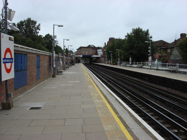 Northwood Hills tube station, Northbound platform 