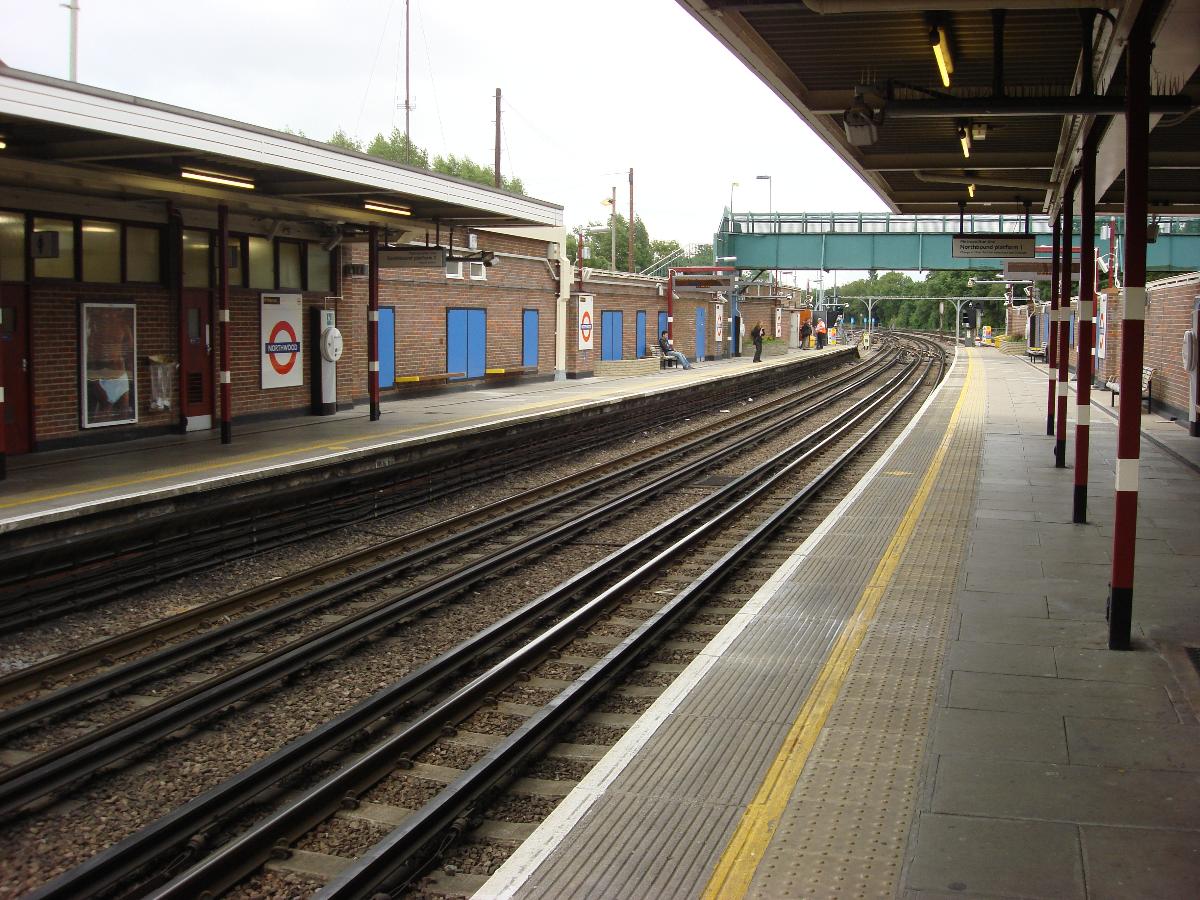 Northwood tube station, northbound platform looking south 