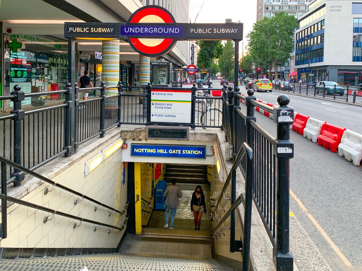 Südlicher Eingang zur Tube-Station Notting Hill Gate 