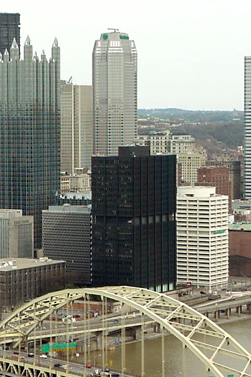 Westinghouse Tower (en noir) - Pittsburgh 