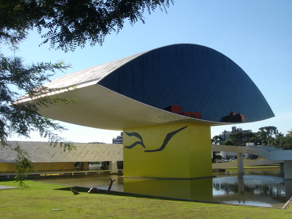 Oscar Niemeyer Museum (photographer: Mario Roberto Duran Ortiz) 