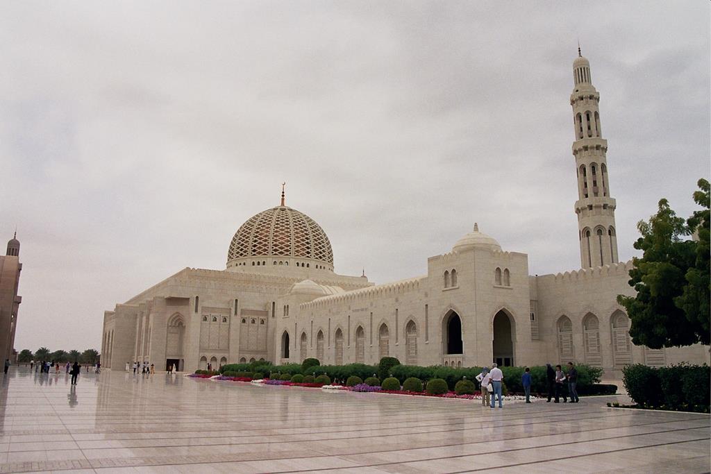 Grande mosquée du Sultan Qaboos(photographe: Ian and Wendy Sewell) 