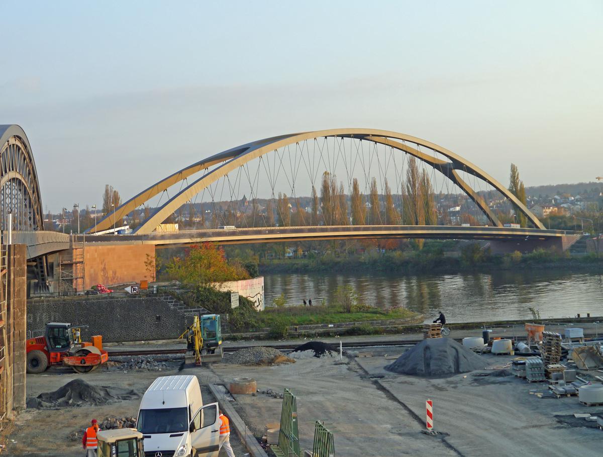 Pont de l'Osthafen à Francfort en construction 