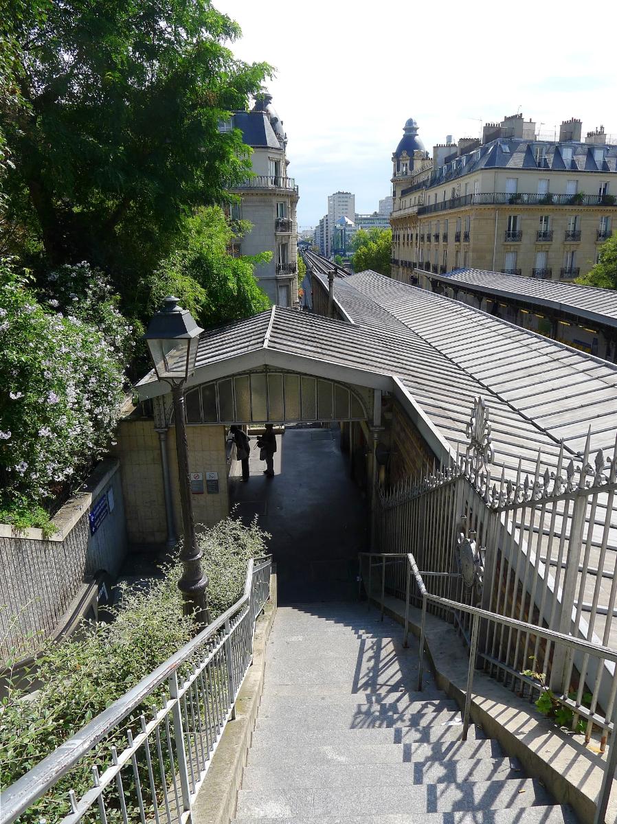Rue de l'Alboni (passage en escalier) - Paris XVI 
