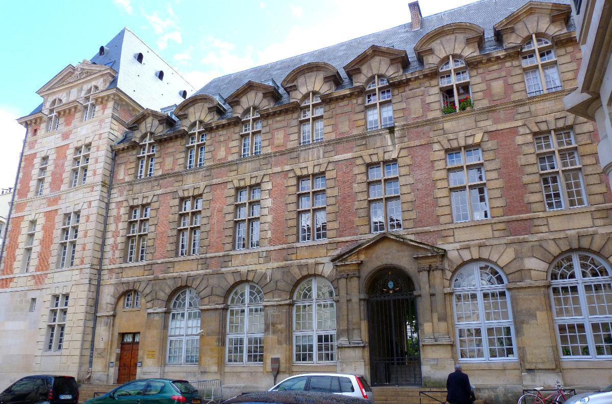 Palais abbatial de Saint-Germain (1586), 2 rue de l'Abbaye, Paris (6e arrond.) - Occupé par l'Institut Catholique 
