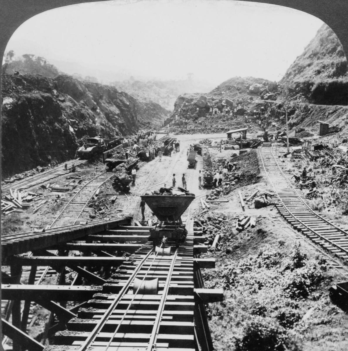 The famous Culebra Cut of the Panama Canal, 1907 