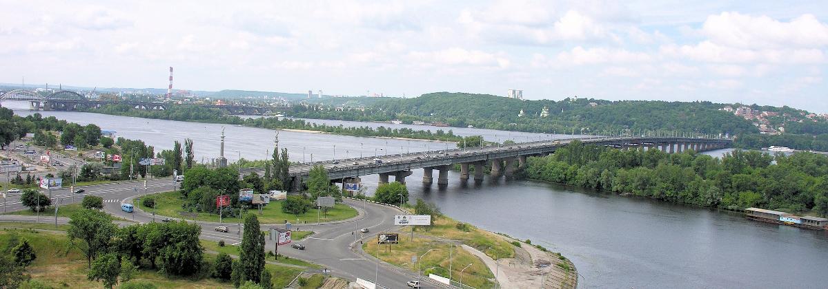 Paton's bridge in Kyiv, view from the Slavutich hotel 