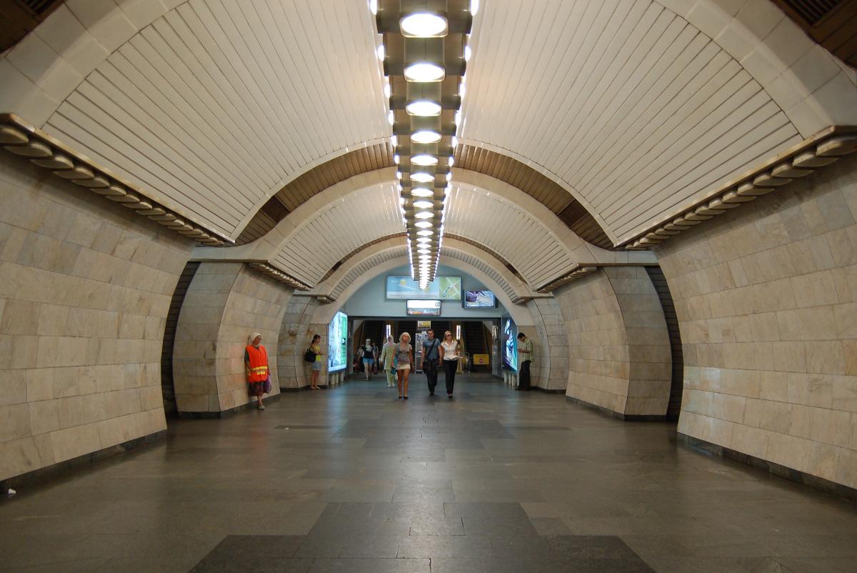 Pecherska Metro Station 