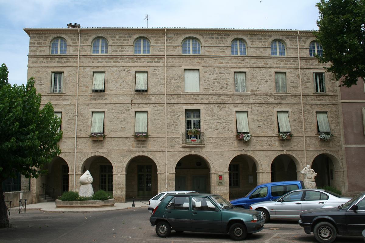 Péznas Town Hall 