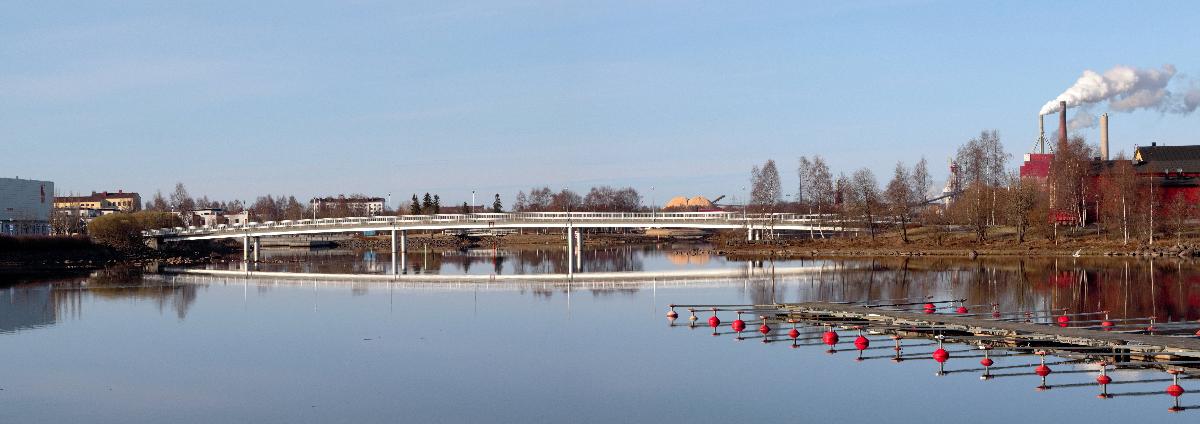 A panoramic view of the Pikisaarensilta bridge in Oulu 