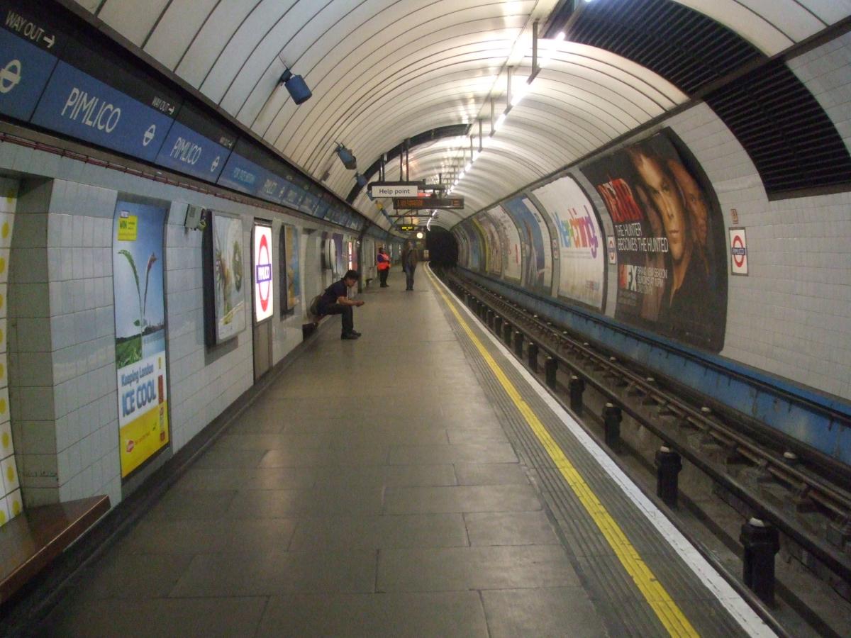 Pimlico tube station northbound platform looking south 