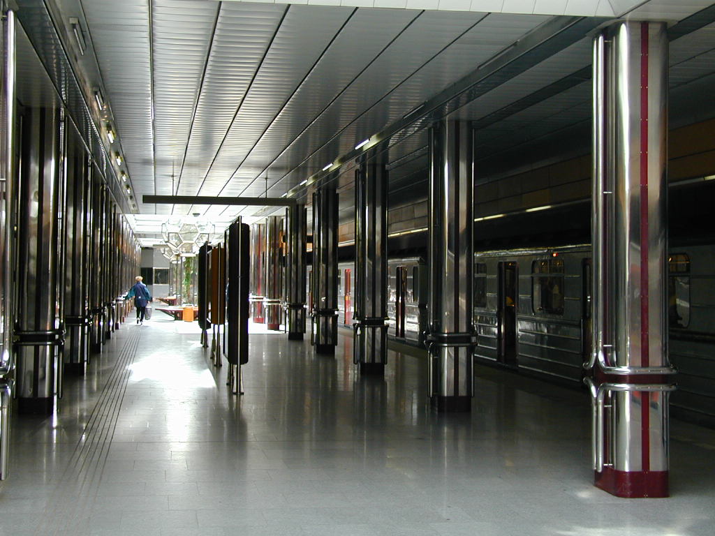 Metrobahnhof Lužiny 
