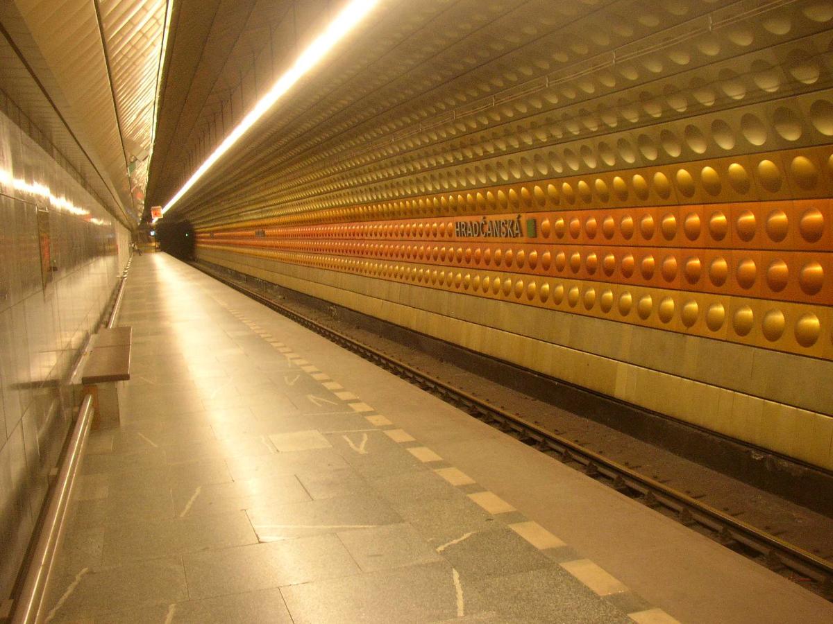 Metrobahnhof Hradcanská (Fotograf: Miaow Miaow) 
