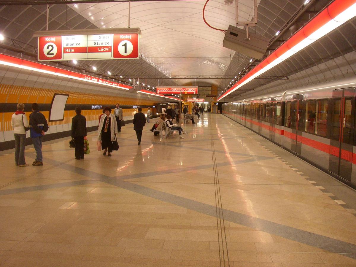 Station de métro Kobylisy(photographe: Miaow Miaow) 