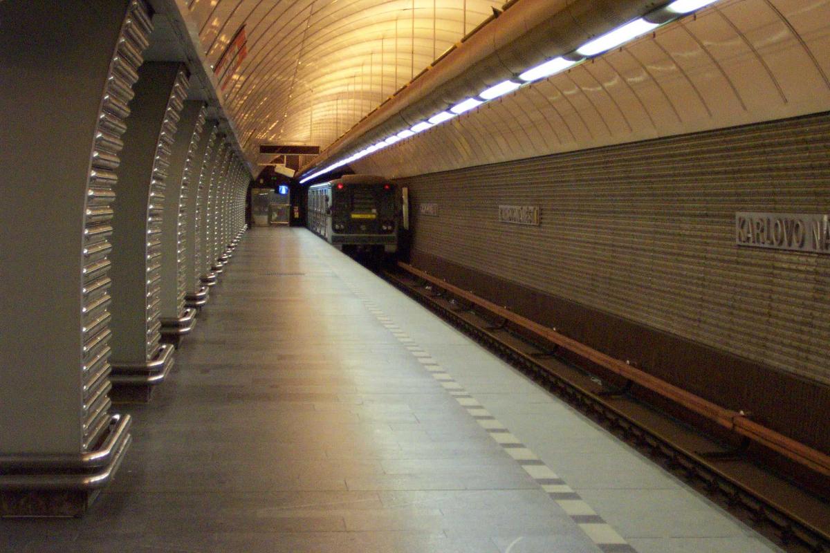 Metrobahnhof Karlovo námestí 
