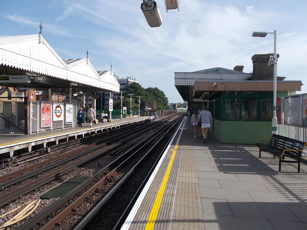 Putney Bridge station looking south in 2019, after the through westbound track was shifted to the old site of the terminating platform 