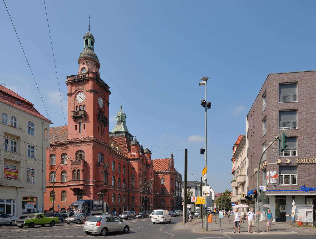 Pankow town hall (red building in the left half) 