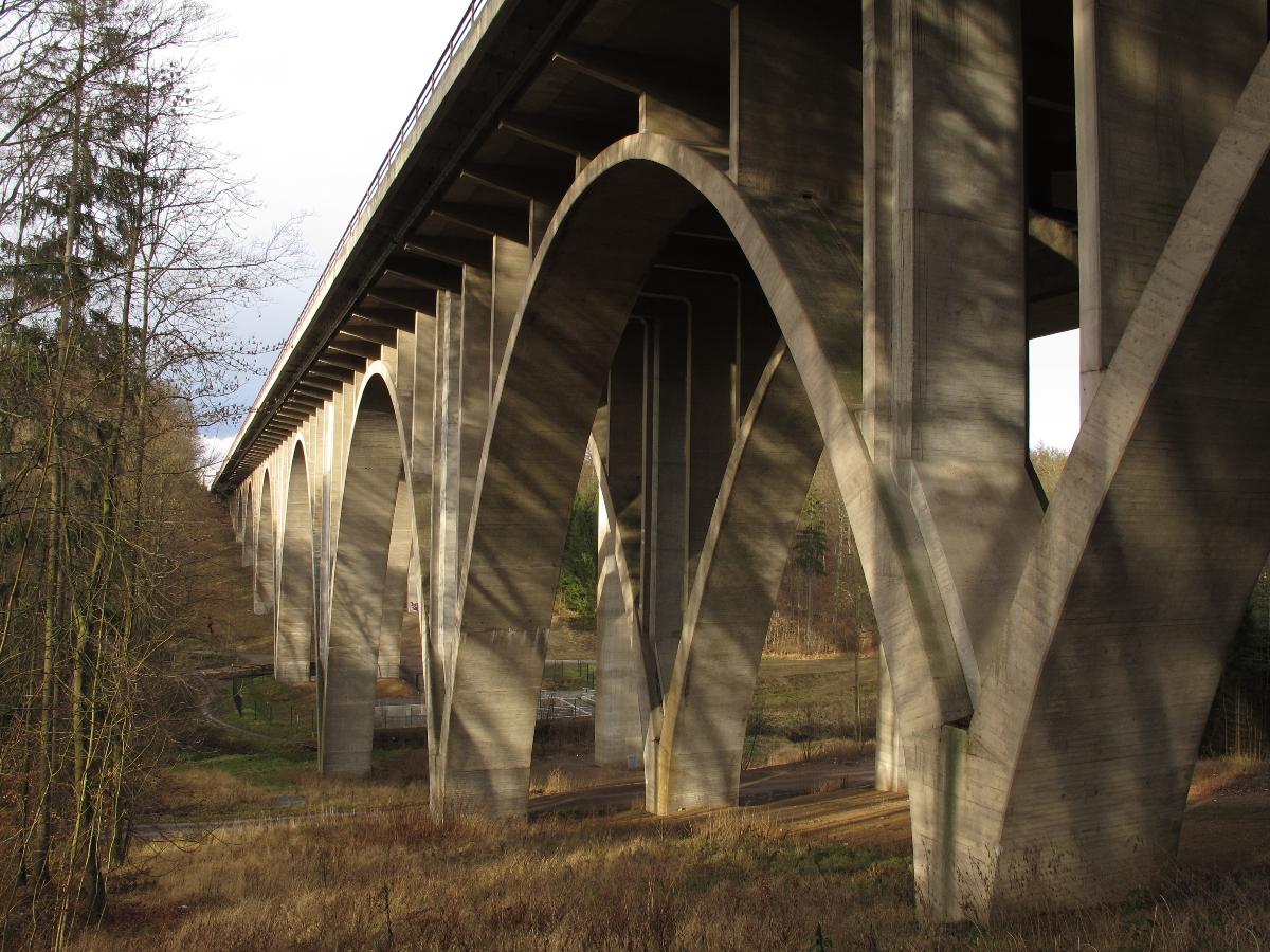Rohrbachbrücke der A8 bei Leonberg 