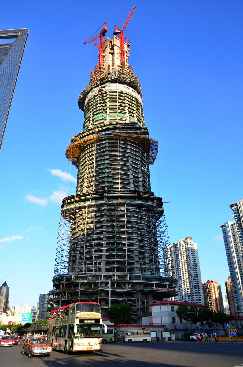 Shanghai Tower under construction 