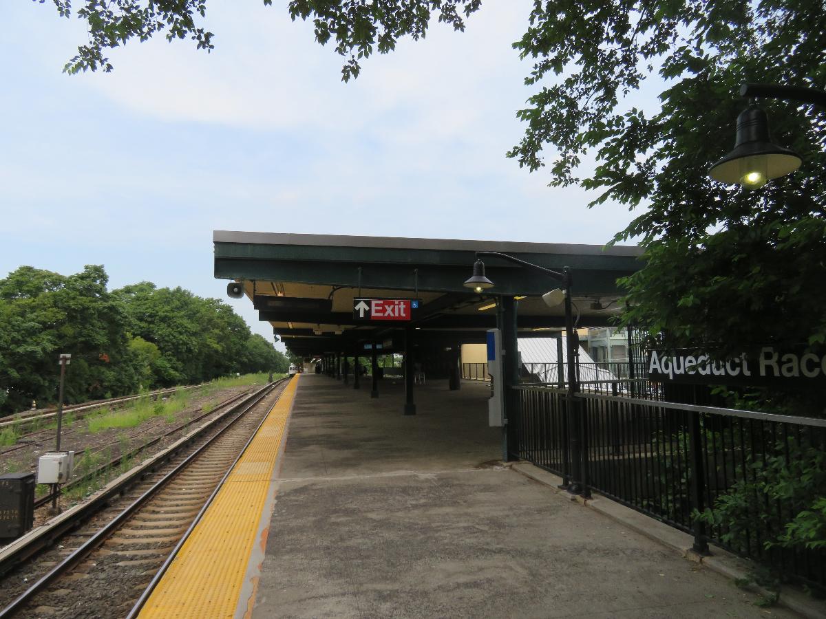Aqueduct Racetrack Subway Station (Rockaway Line) 