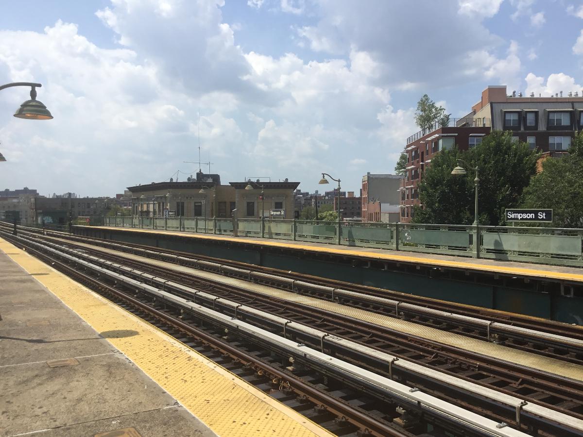 View from the Simpson Street Station on the White Plains Road Line 