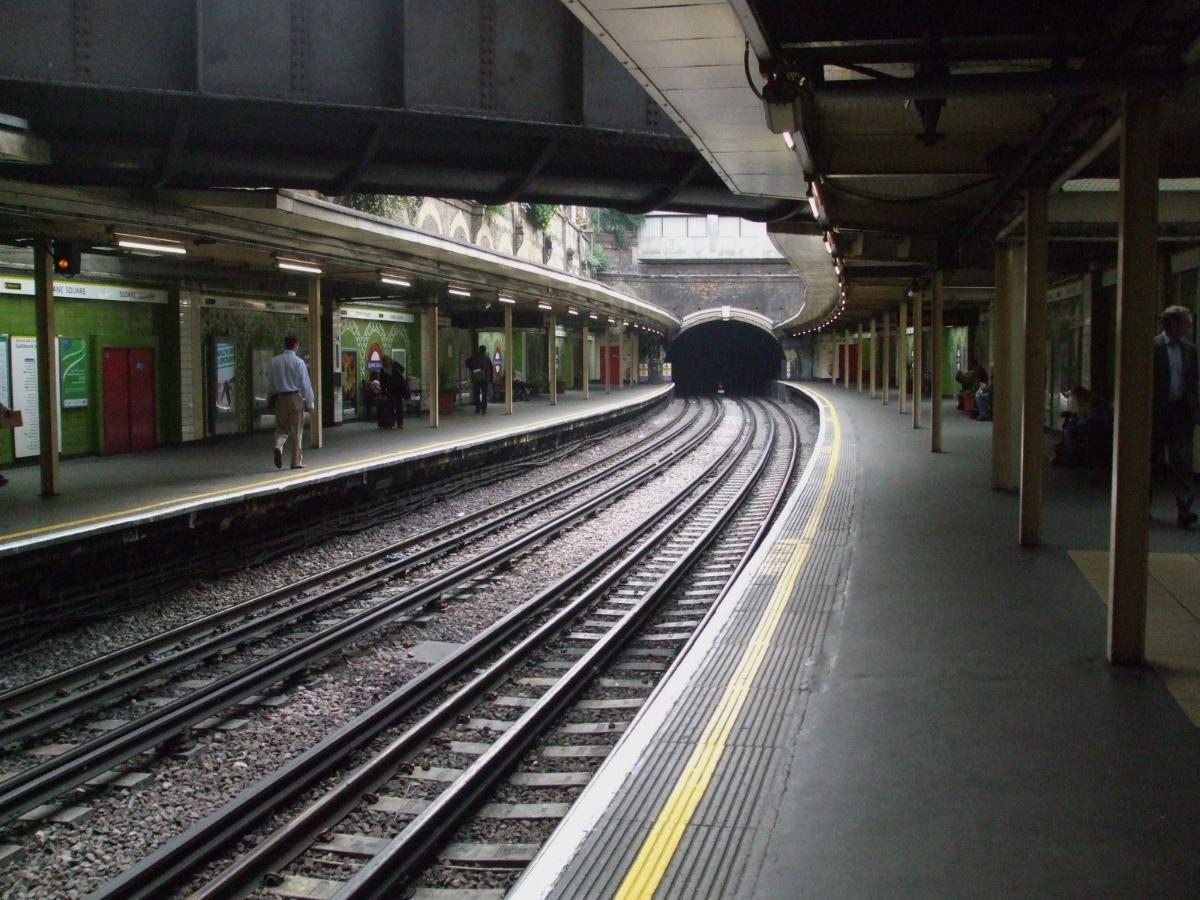 Sloane Square tube station platforms looking east/anti-clockwise 