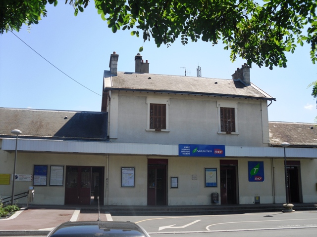 Sainte-Geneviève-des-Bois Railway Station 