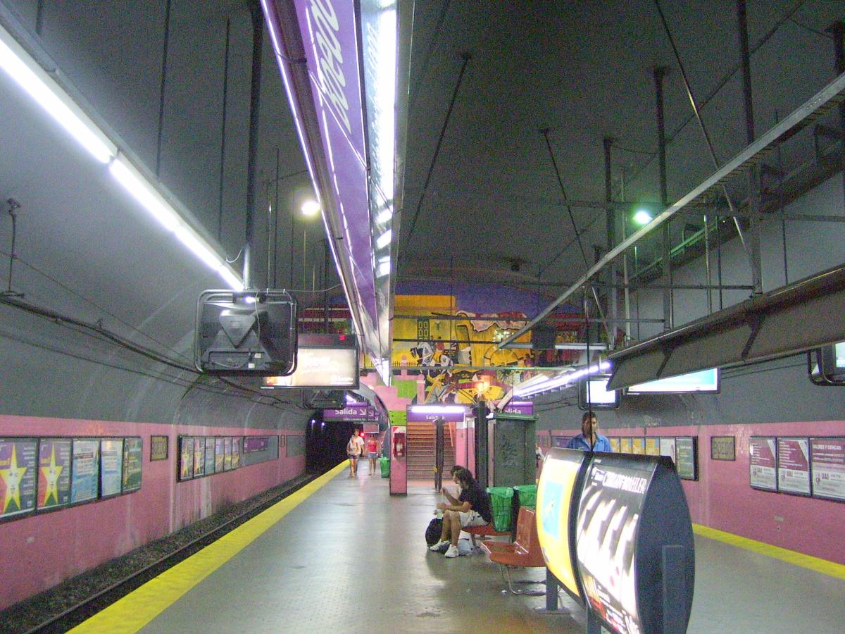 Estación de subte Boedo, línea "E". Buenos Aires, Argentina 