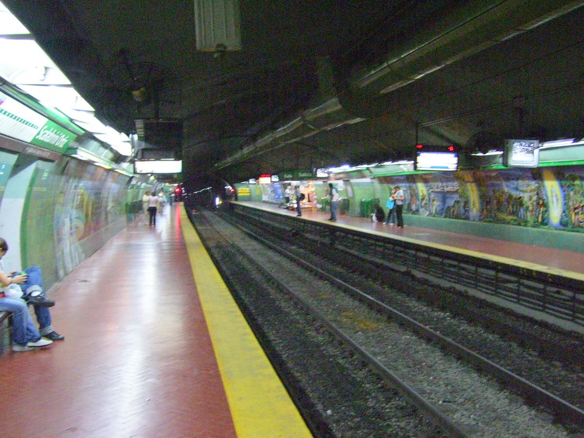 Metrobahnhof Scalabrini Ortiz 