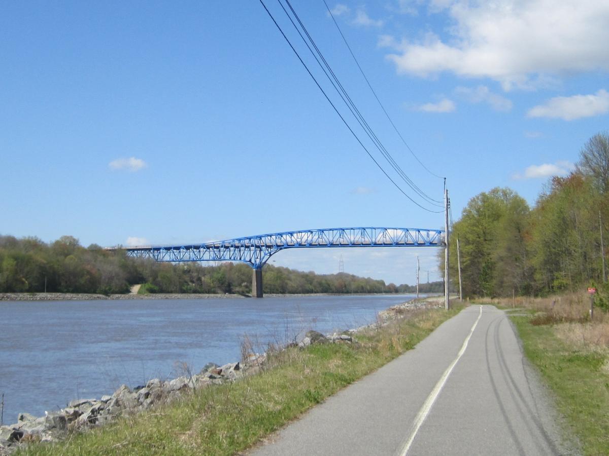 Summit Bridge carrying Delaware Route 71 and DE 896 over the Chesapeake and Delaware Canal 