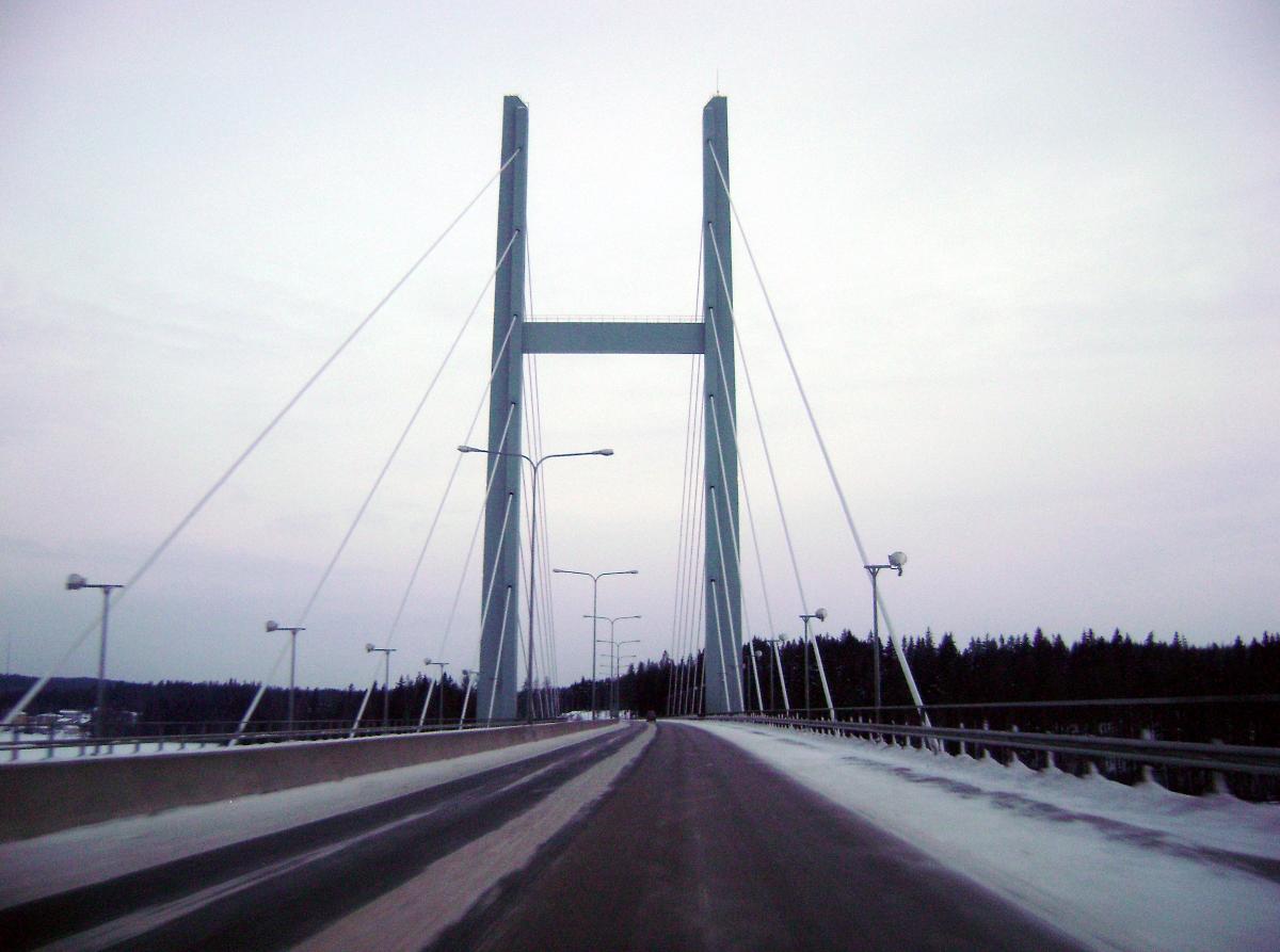 Tähtiniemi bridge (Tähtiniemen silta) and Finnish national road 4 (E75) in Heinola, Finland 