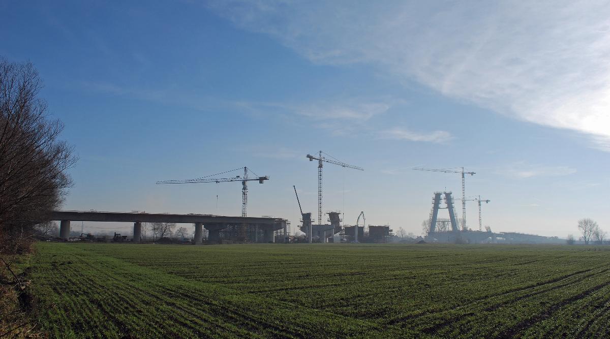 The bridge over the river Vistula (under construction), Expressway 