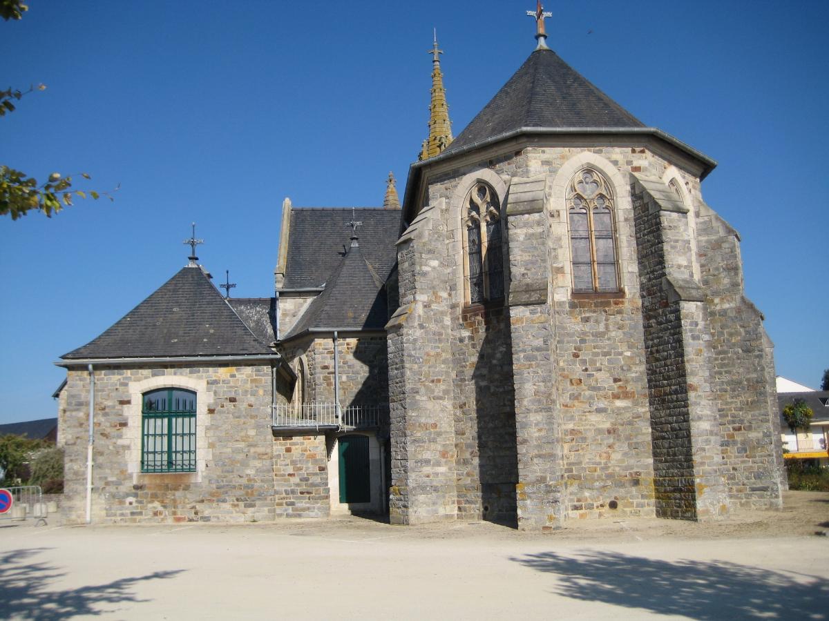 Arrière de l'église de Thorigné-Fouillar 