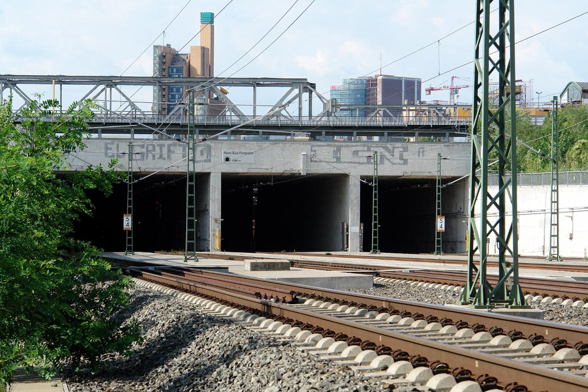 Südportal des Nord-Süd-Fernbahntunnels in Berlin 