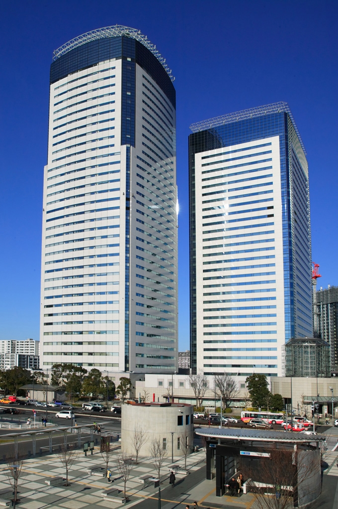 Toyosu Center Building ( Left ) and Annex 