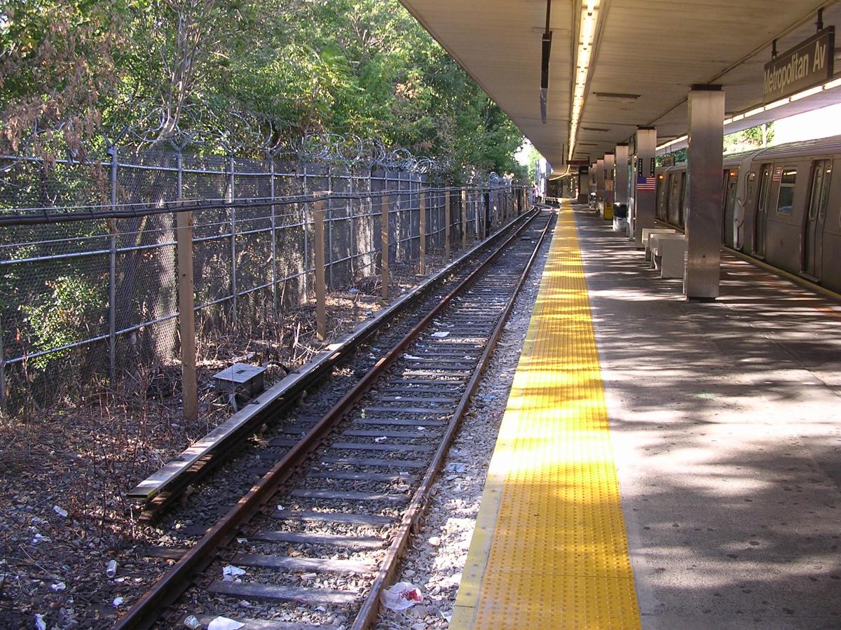 Track 1 at Metropolitan Avenue station 