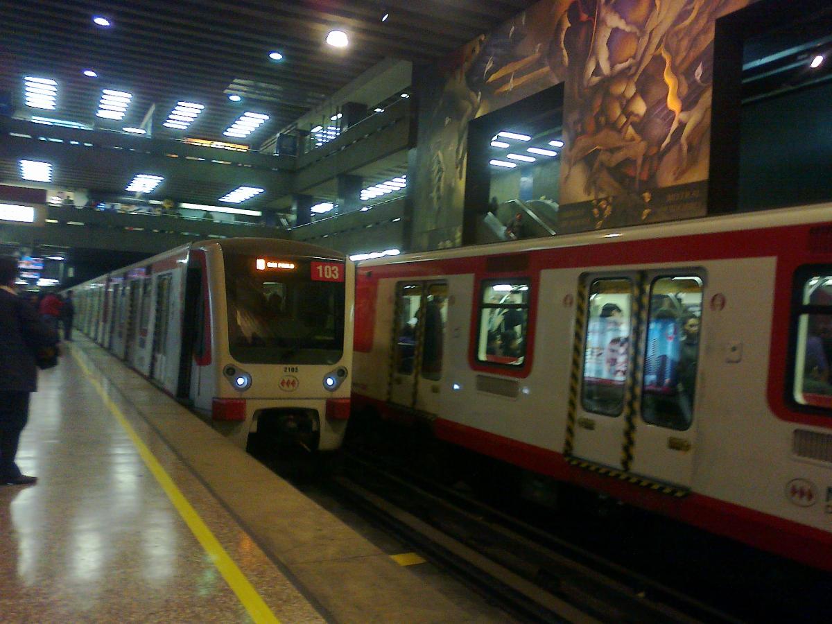 Metrobahnhof Universidad de Chile 