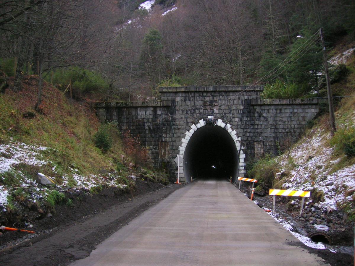 Las Raíces Tunnel 