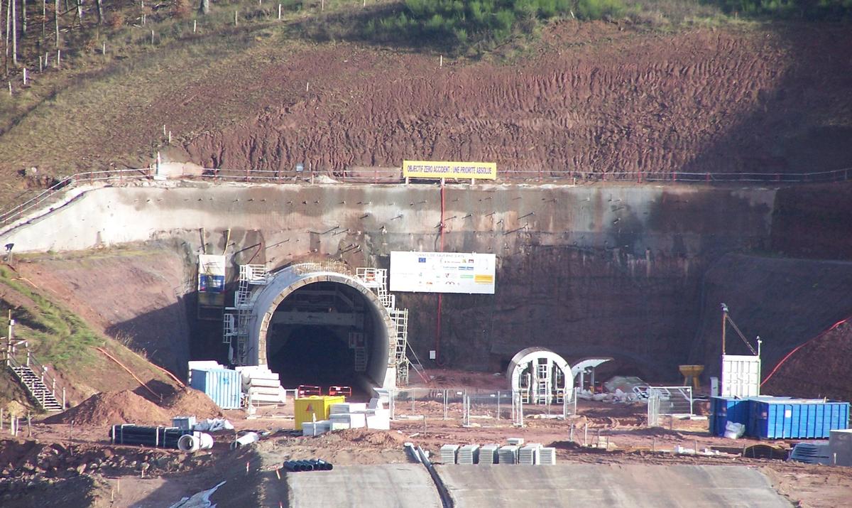 Tunnel de Saverne Westportal, die erste Röhre ist schon fertig ausgebrochen, die zweite ist noch im Bau 