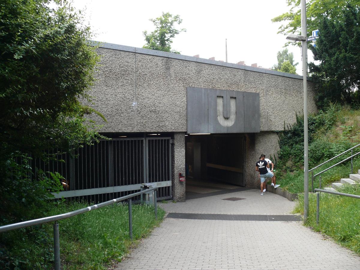 Zugang zum Verteilergeschoss am U-Bahnhof Hohe Marter in Nürnberg 