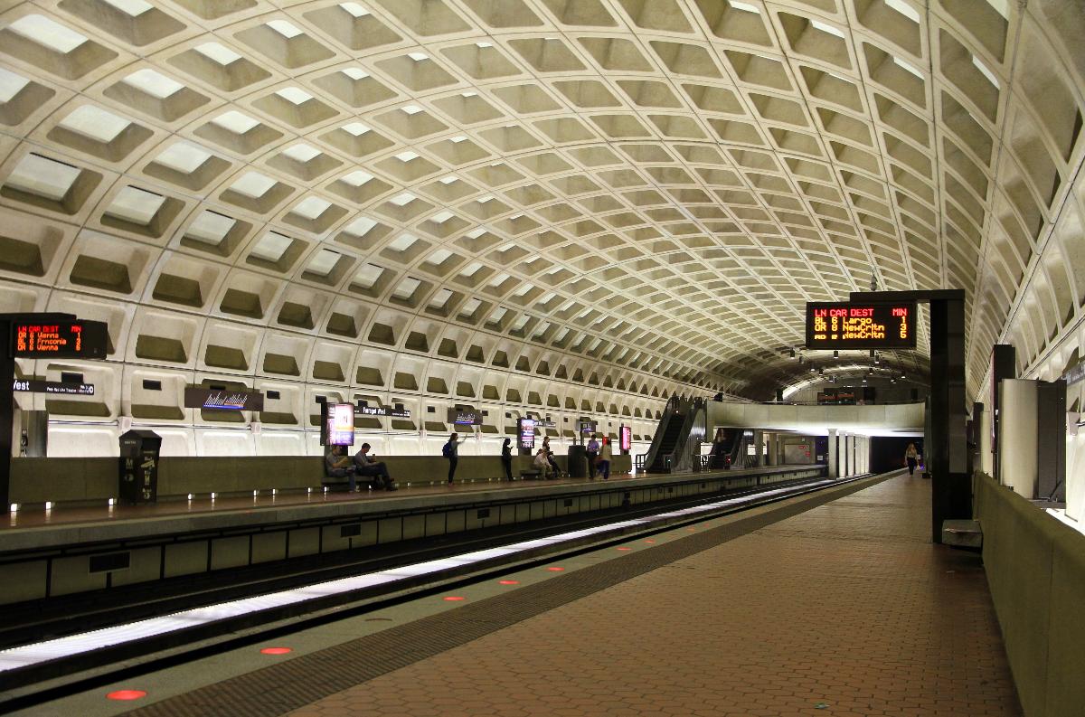 Washington Metro, Farragut West Station 
