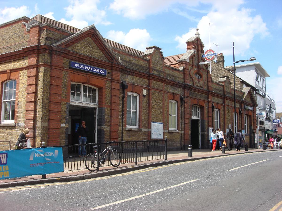 Upton Park tube station, main building 