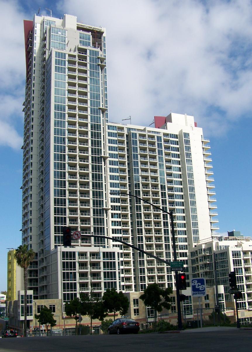 Vantage Pointe Condominium - San Diego 